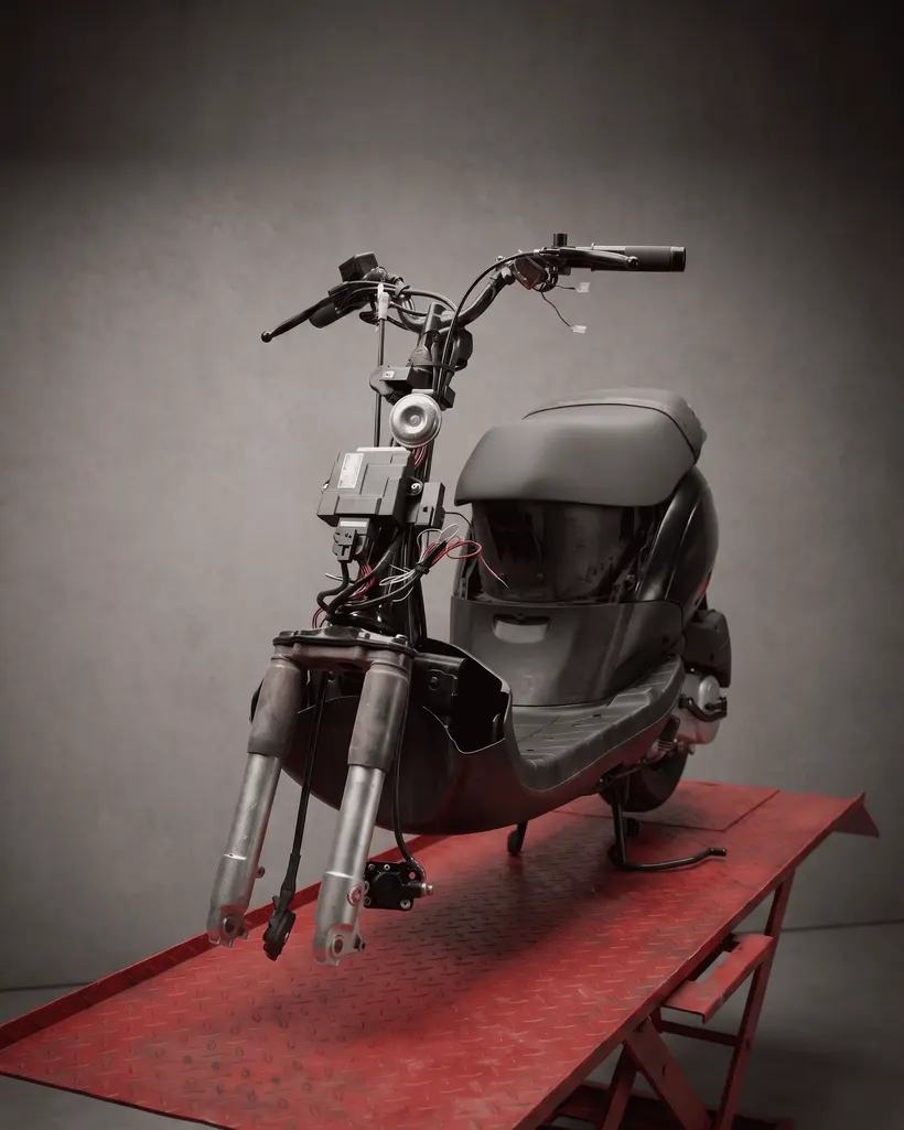 Demontage en diagnose van een scooter bij Officina Di Nando, garage Merelbeke